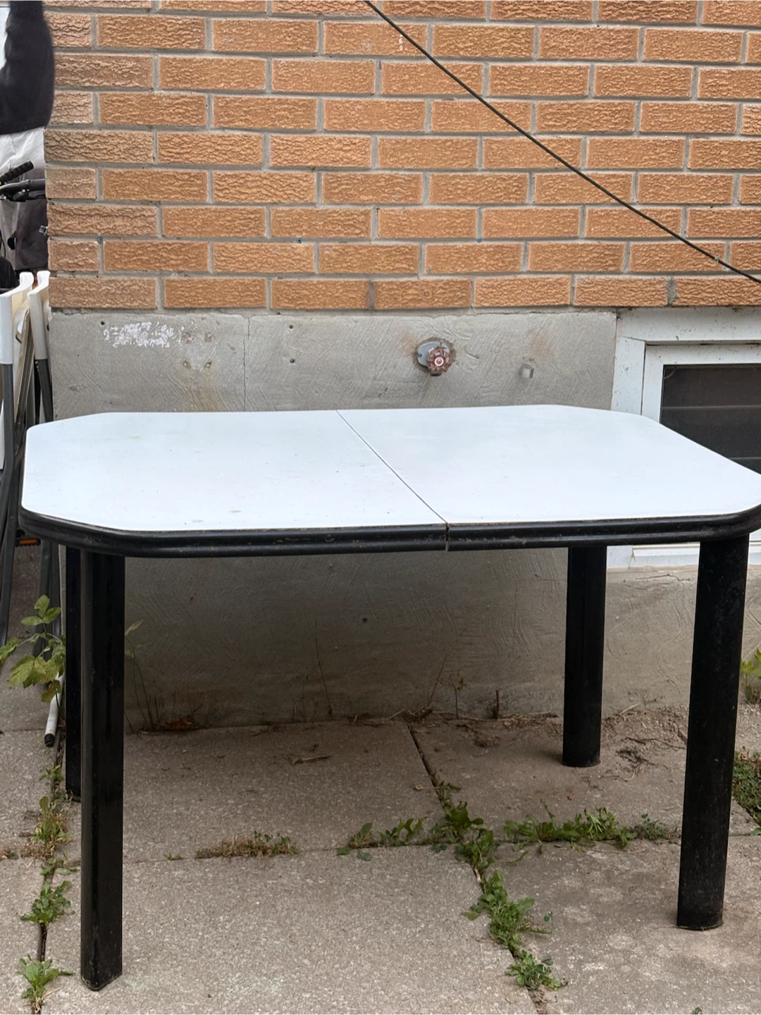 White and black small dining table - photo 3