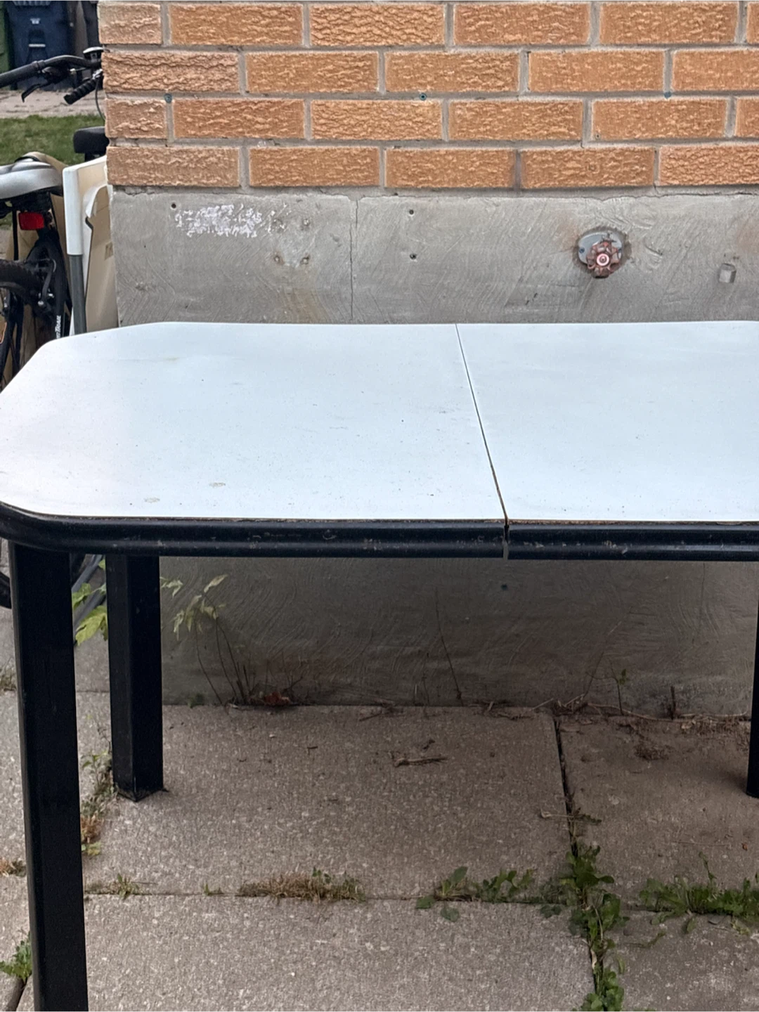 White and black small dining table - photo 4