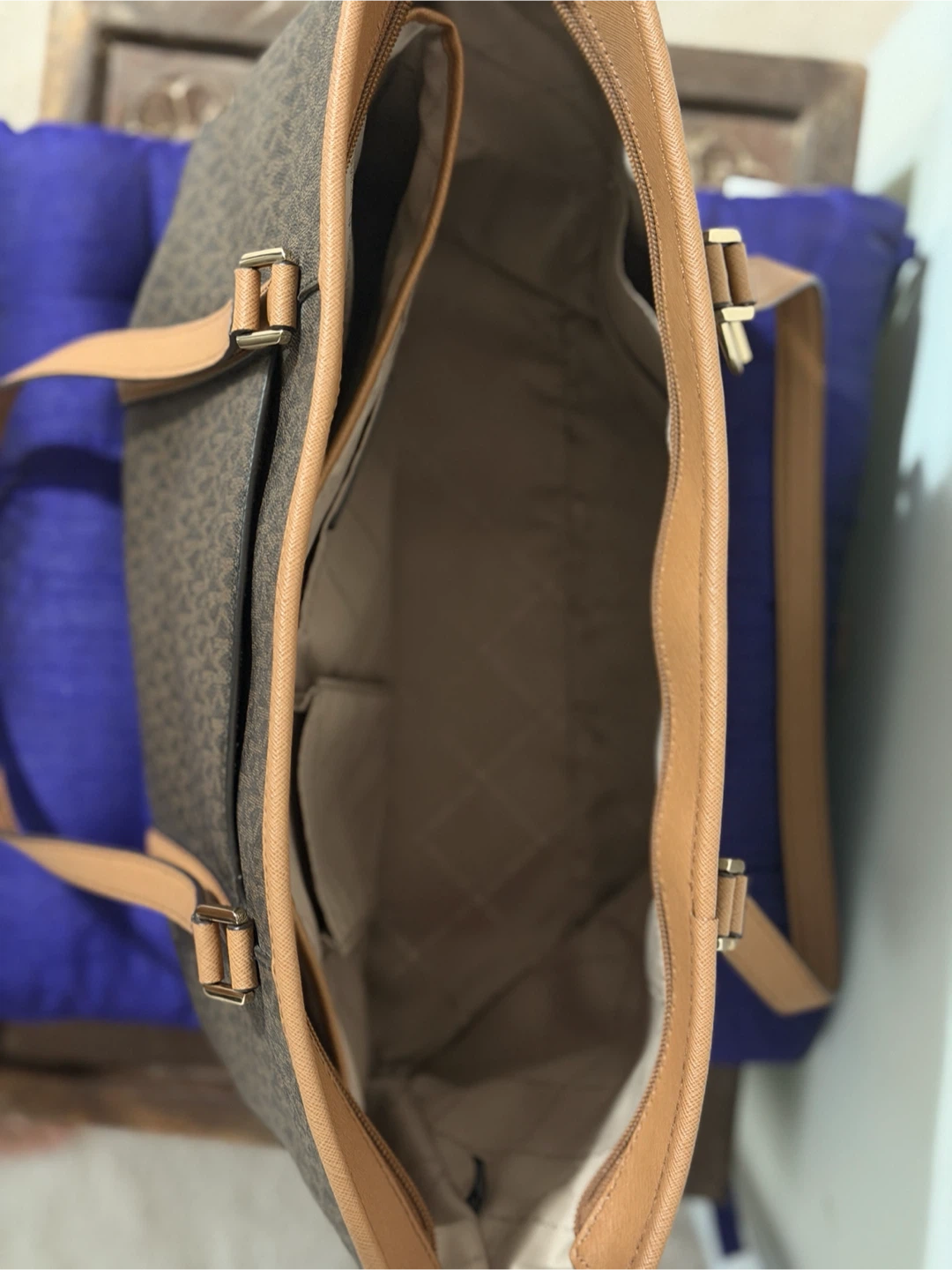 Michael Kors Jet Set Tote Bag (LARGE) - photo 3
