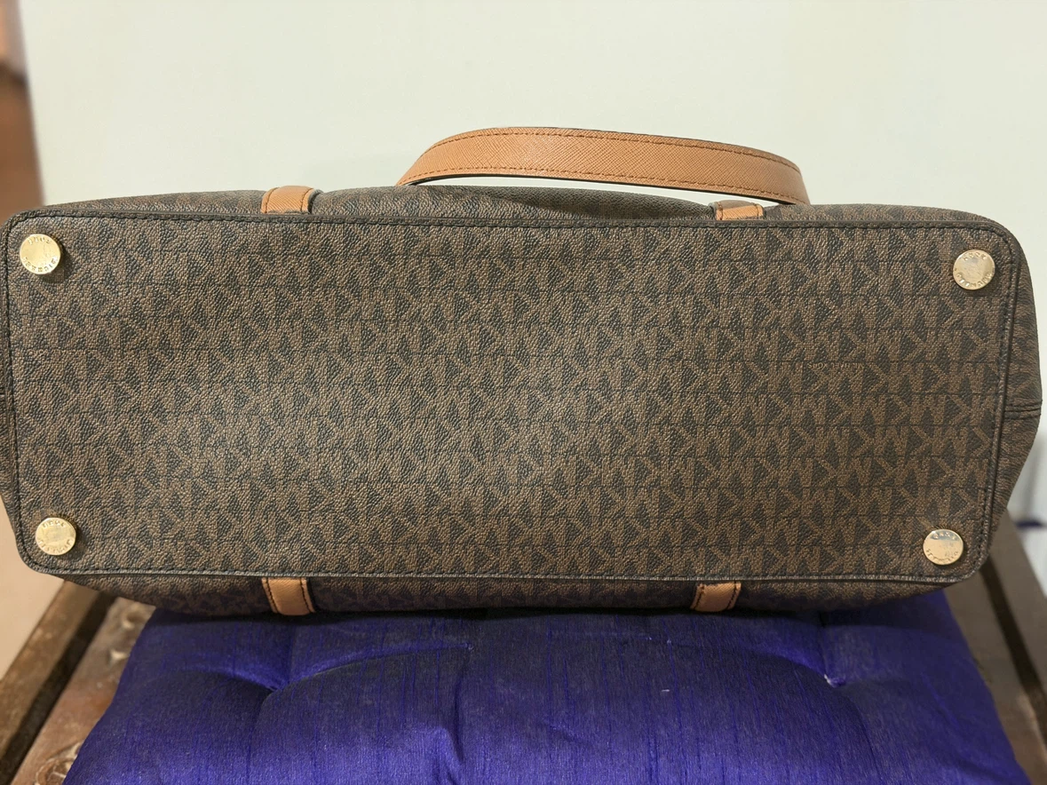Michael Kors Jet Set Tote Bag (LARGE) - photo 4