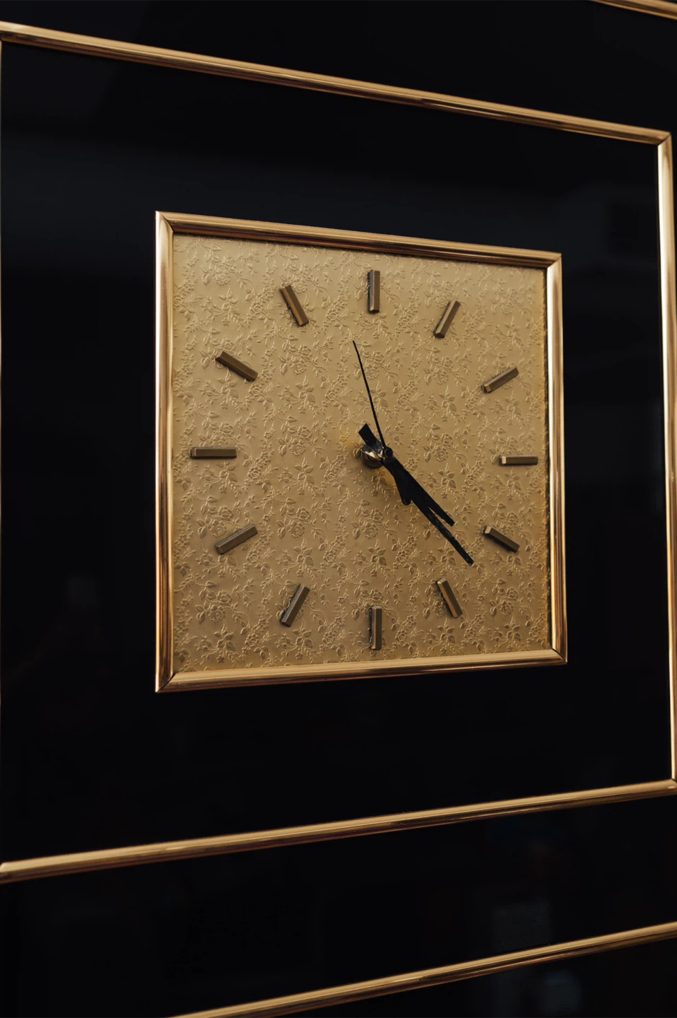 Large 1970s Hollywood Regency Op Art Wall Clock — Black + Gold - photo 5