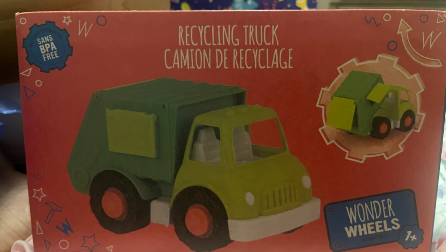 NEW UNOPENED Wonder Wheels Recycling Truck