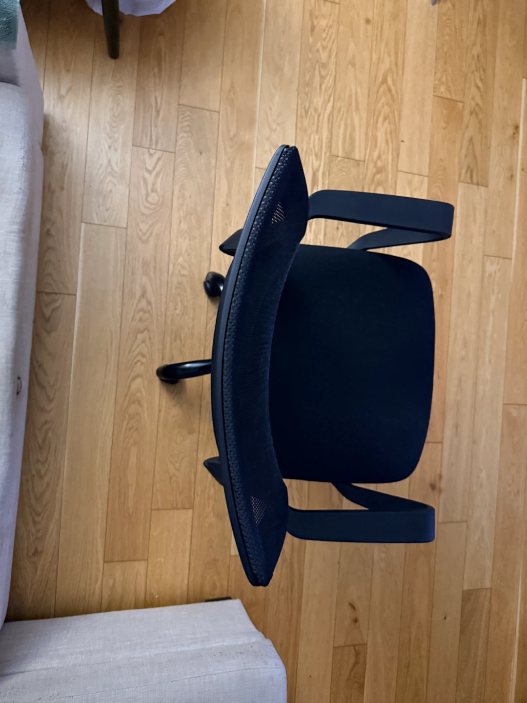 Black mesh office chair - photo 2