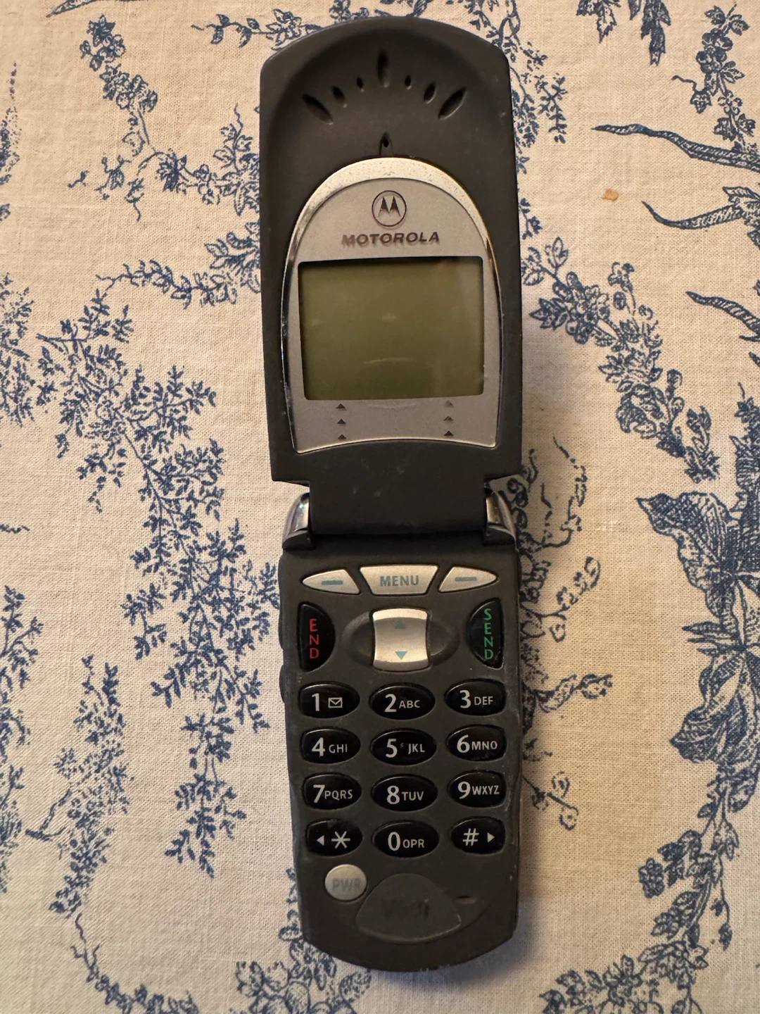 Vintage Motorola Flip Phone - photo 2