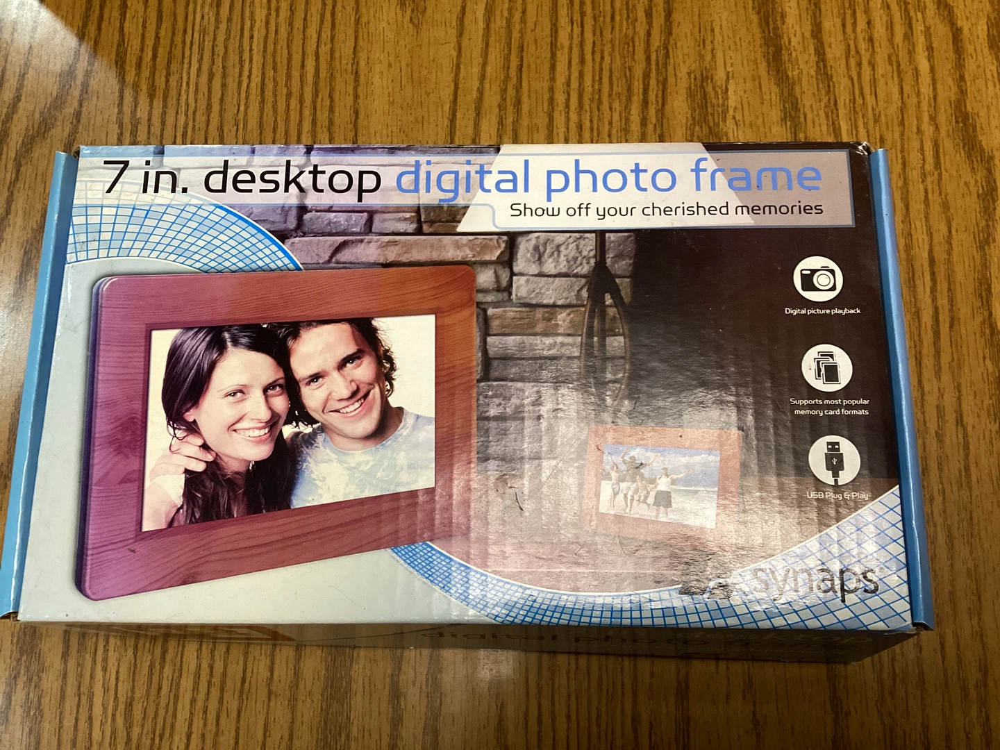 Synaps 7 inch Desktop Digital Photo Frame
