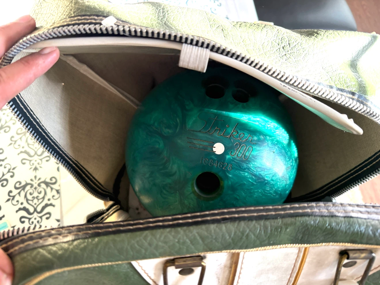Striker 300 Bowling BALL and BAG (10 lb) - photo 5