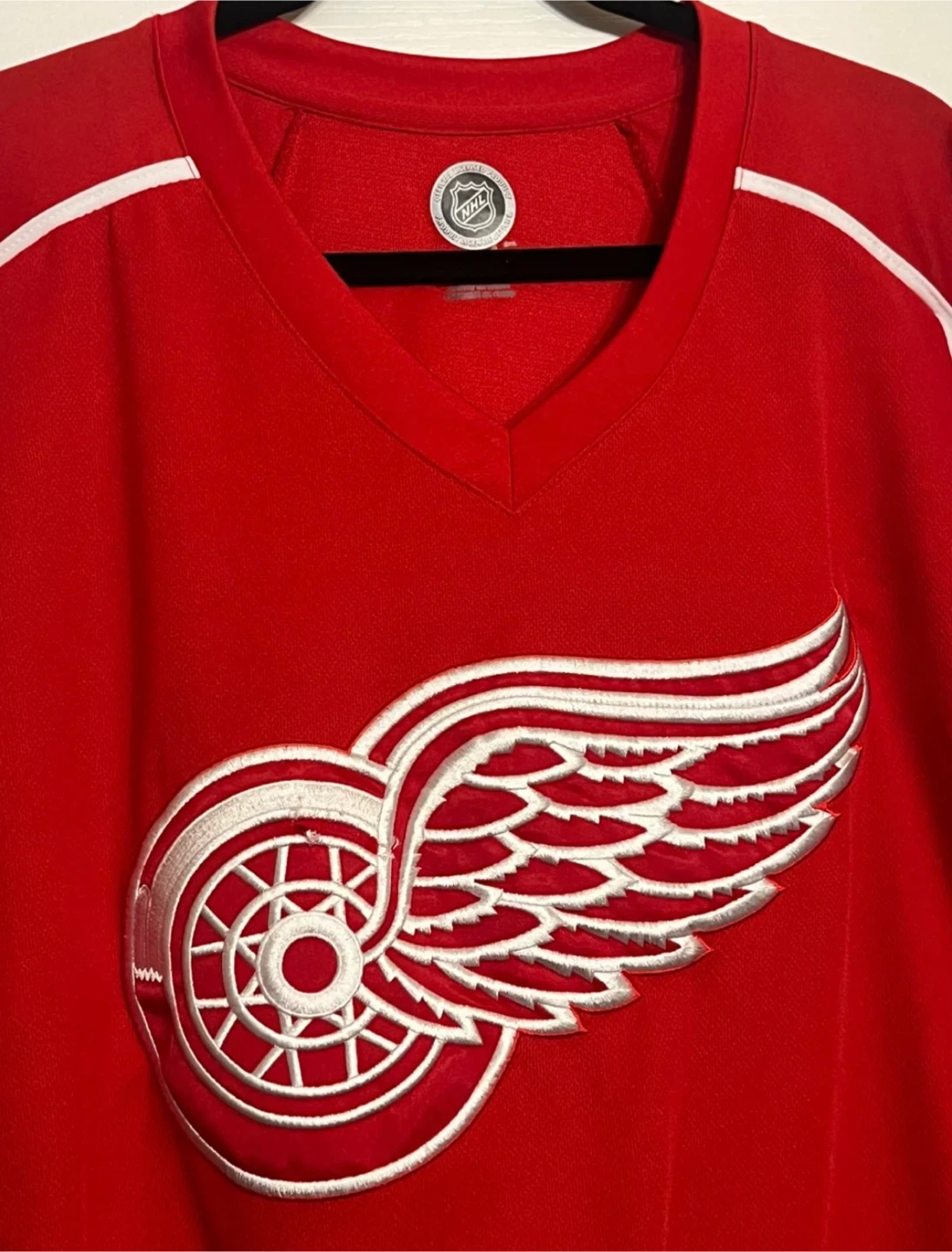 Detroit Red Wings NHL Jersey • Men’s Size Medium - photo 2