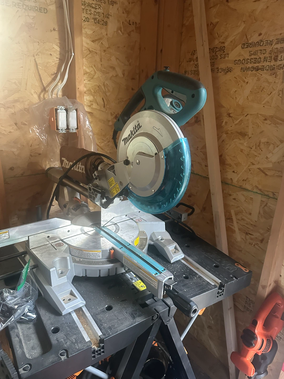 Makita 10 inch dual sliding compound miter saw with laser - photo 2