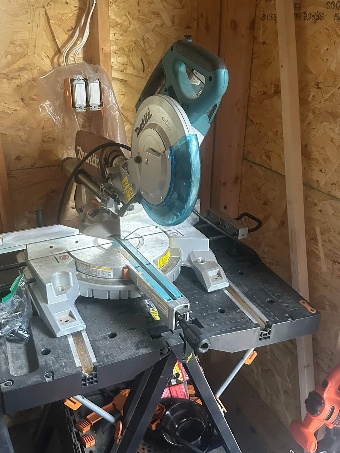 Makita 10 inch dual sliding compound miter saw with laser - photo 3