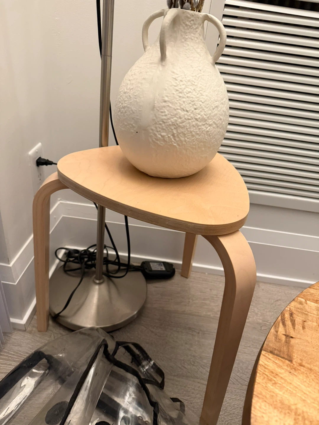 Vase, Table and Lamp for sale - photo 2