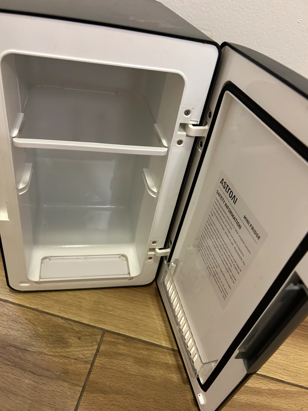 AstroAI Mini Fridge - photo 2