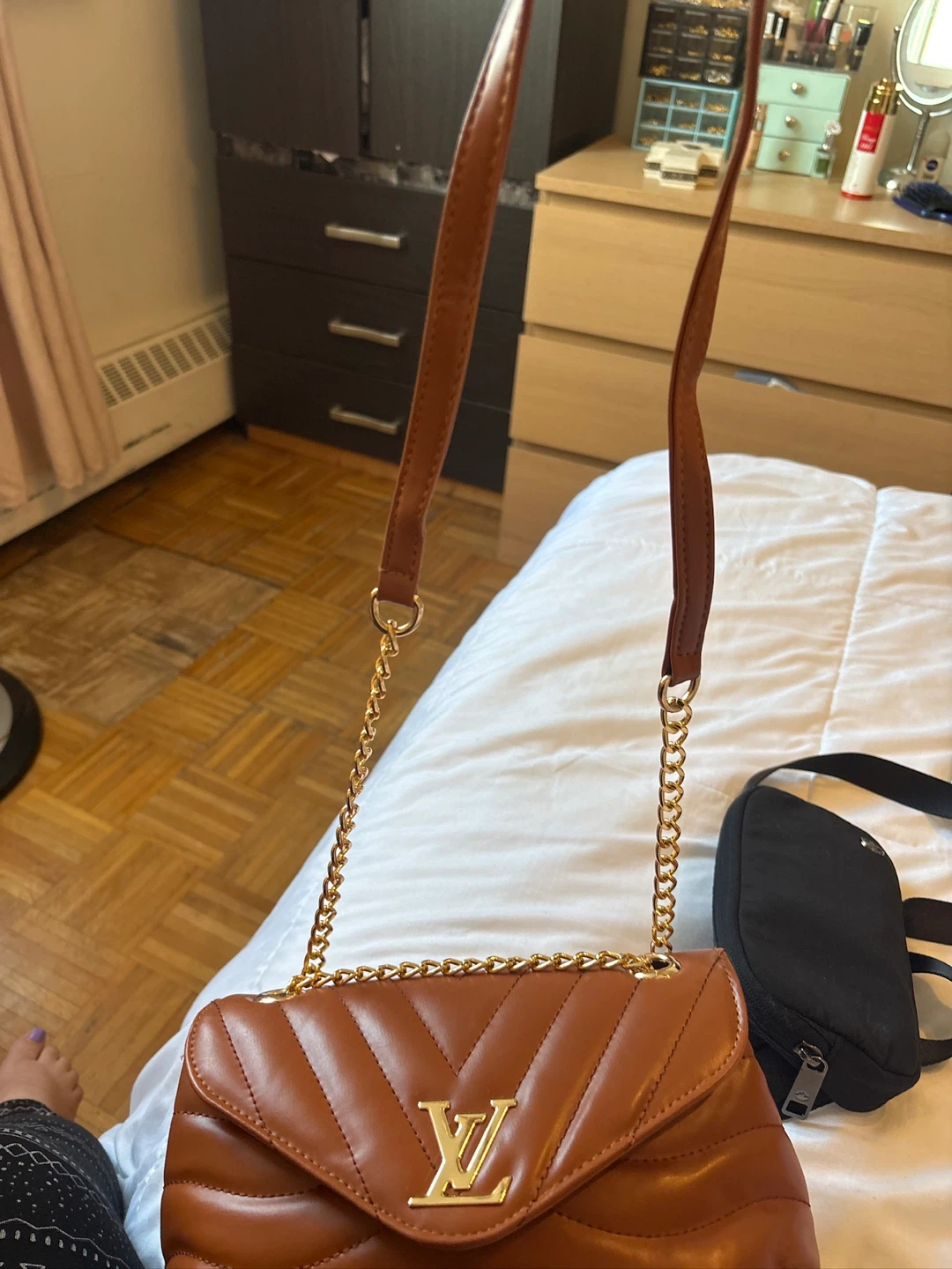 Brown V-Quilted Chain Shoulder Bag - photo 2