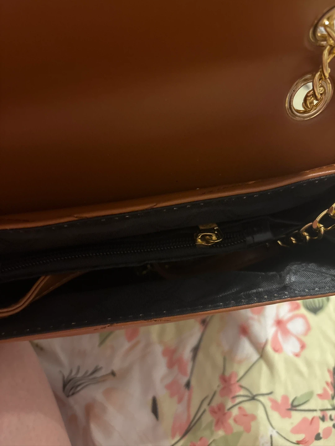 Brown V-Quilted Chain Shoulder Bag - photo 3