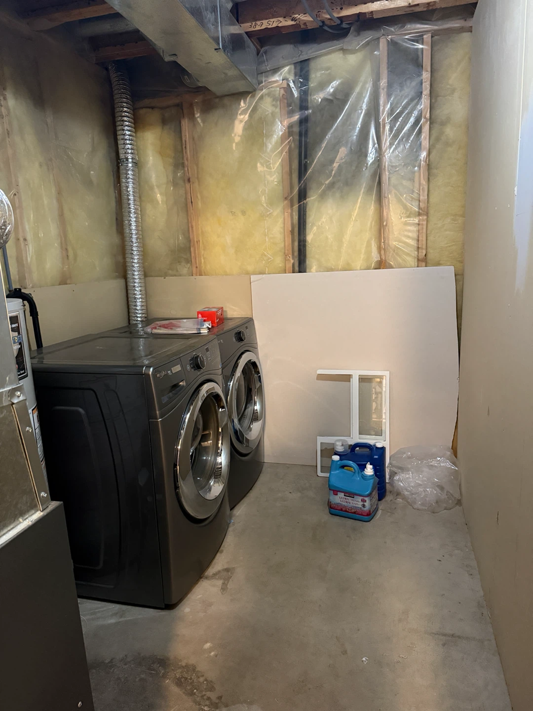 Rent in basement - photo 4