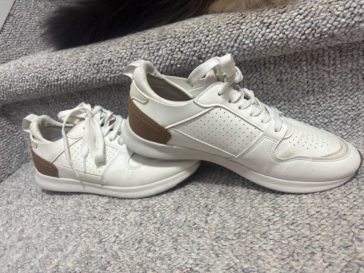 White sneakers with brown accent