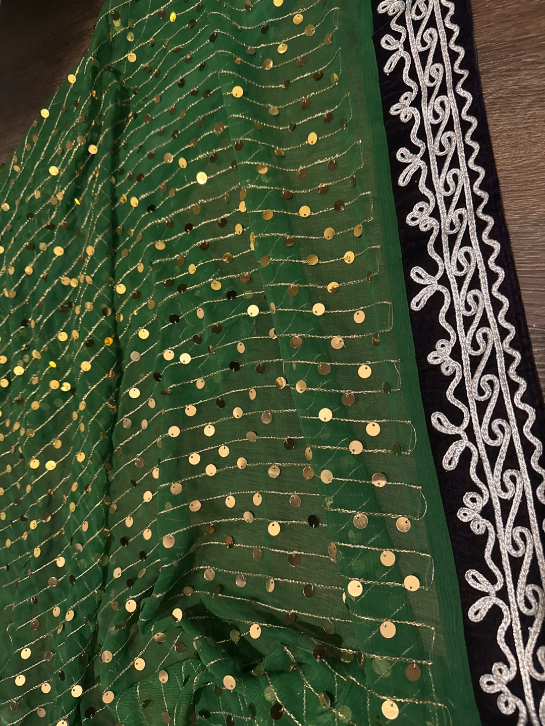 Embroidered Velvet Dress & green sequin headscarf - photo 3