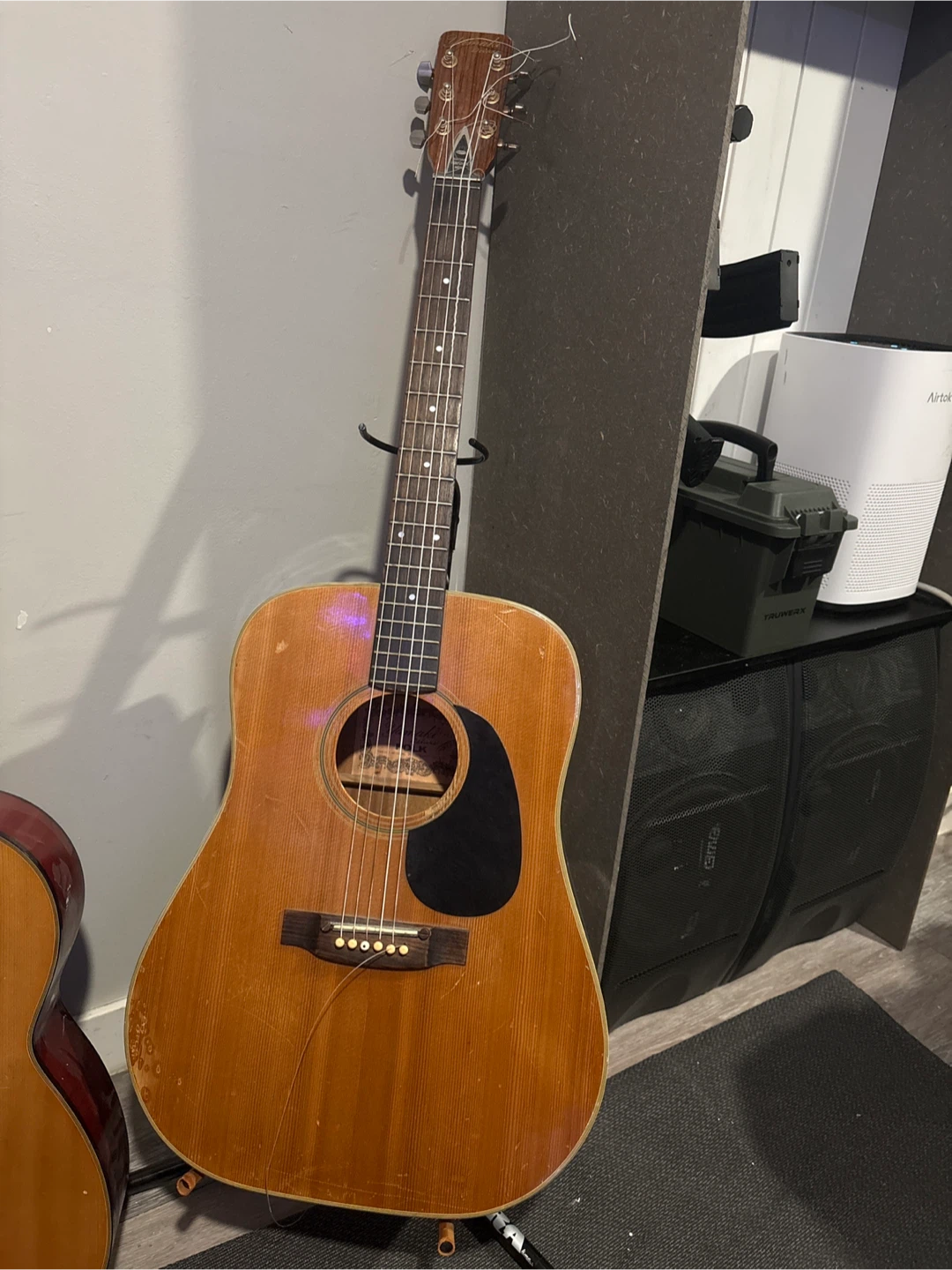 Yamaki delux folk 1972 guitar