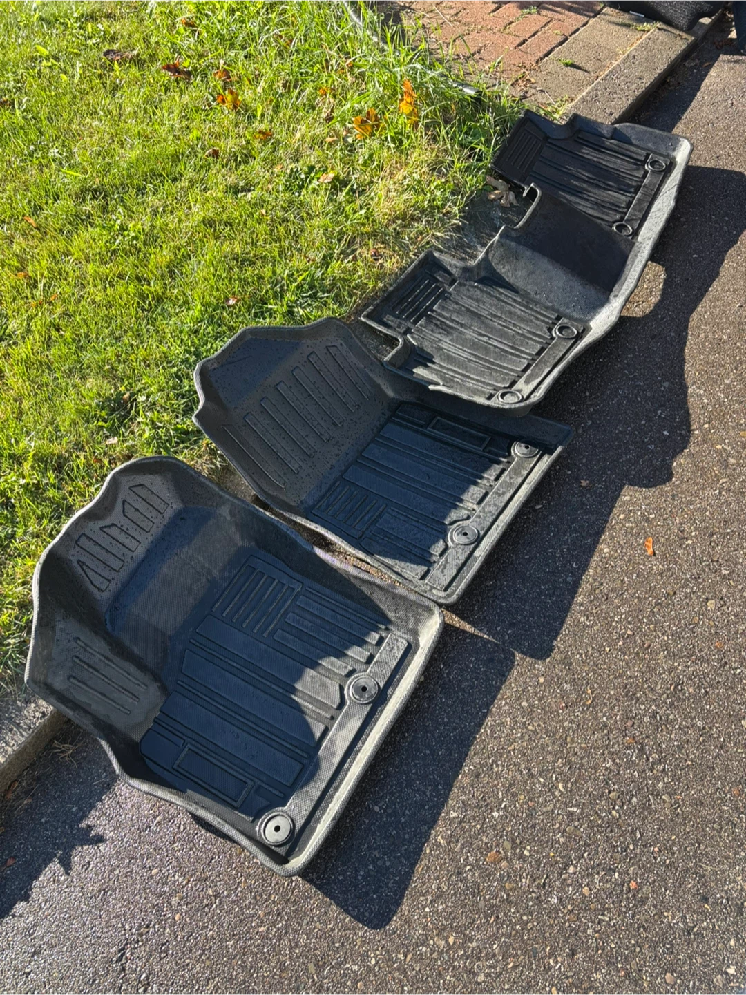 Nissan Rogue All weather mats (2021 to current model)