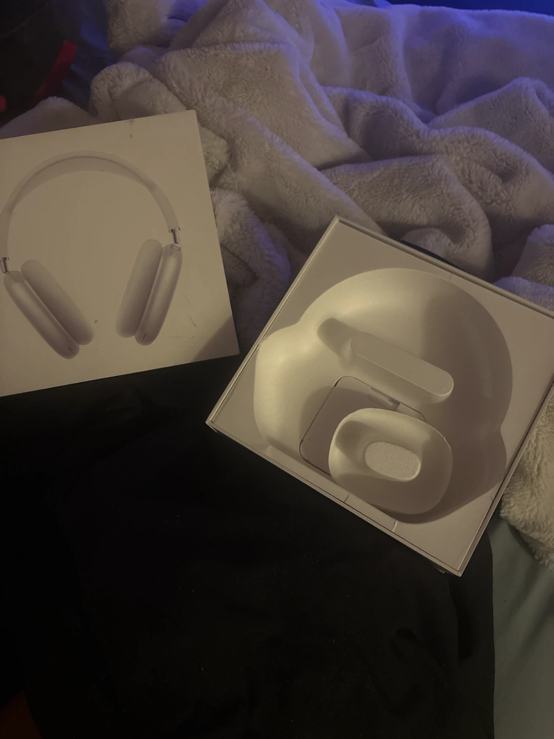 Apple AirPods Max Box and Packaging