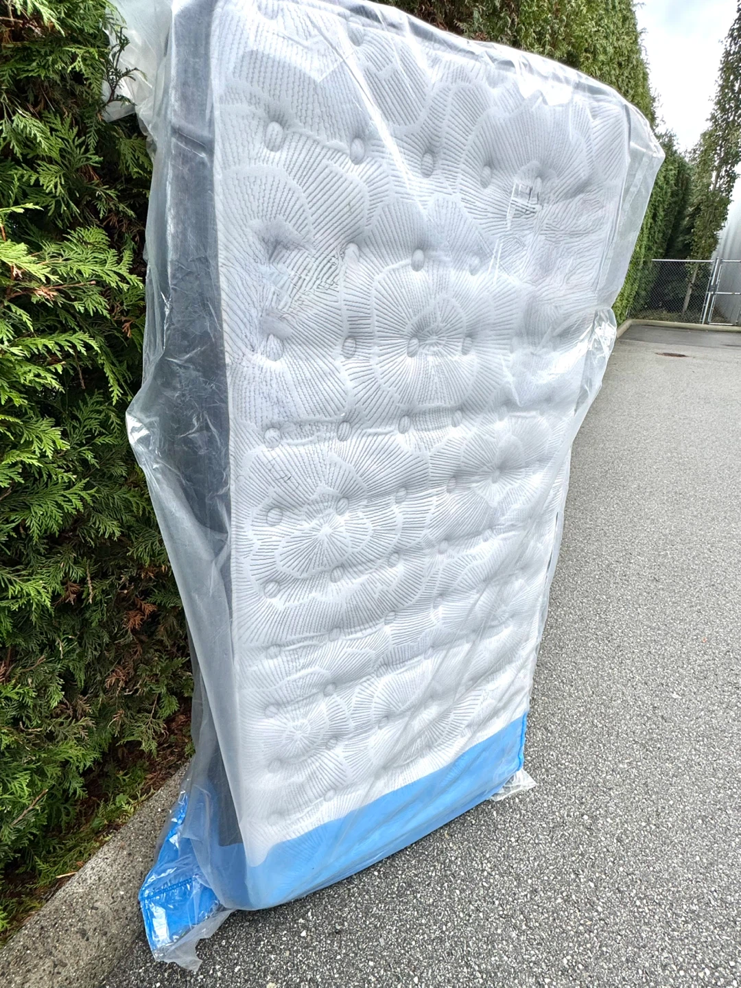 Twin size mattress - excellent shape