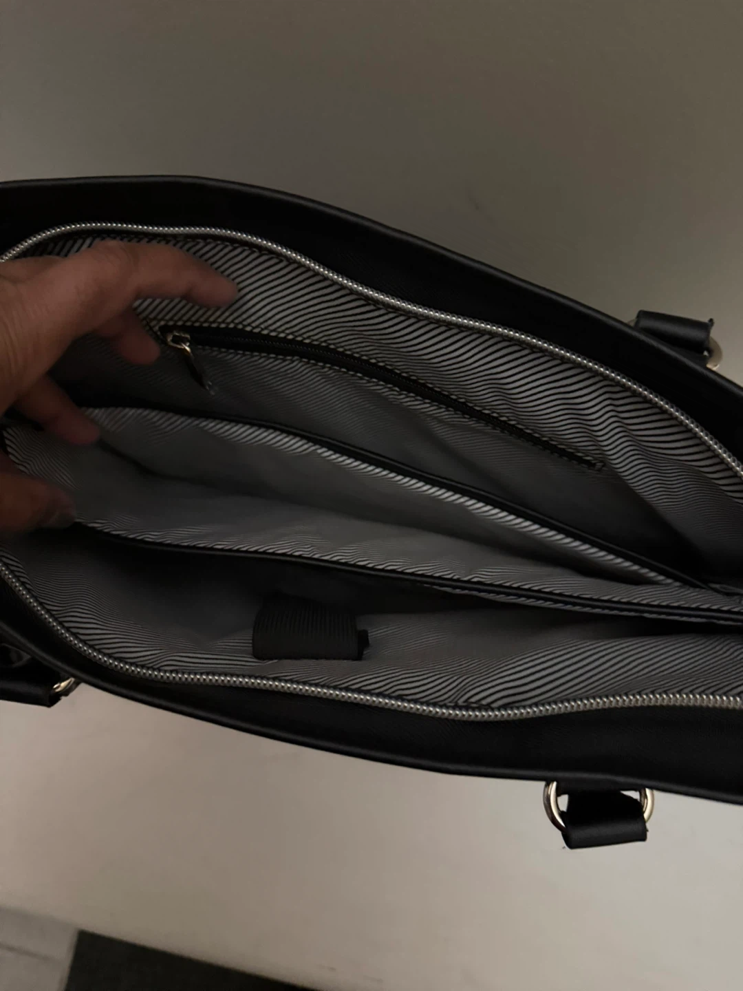 Brand new Kenneth Cole tote - photo 2