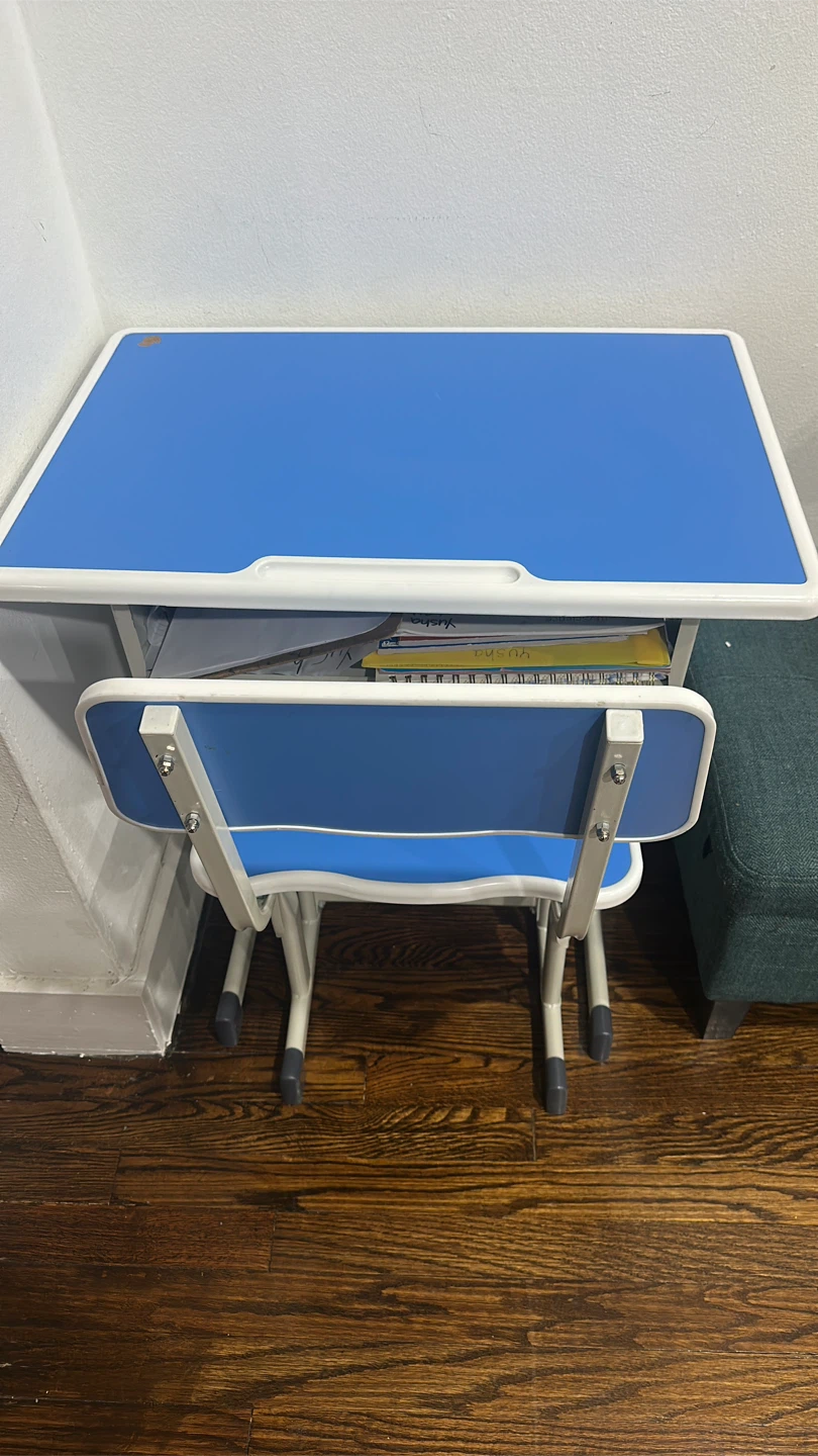 Kids Desk and Chair Set