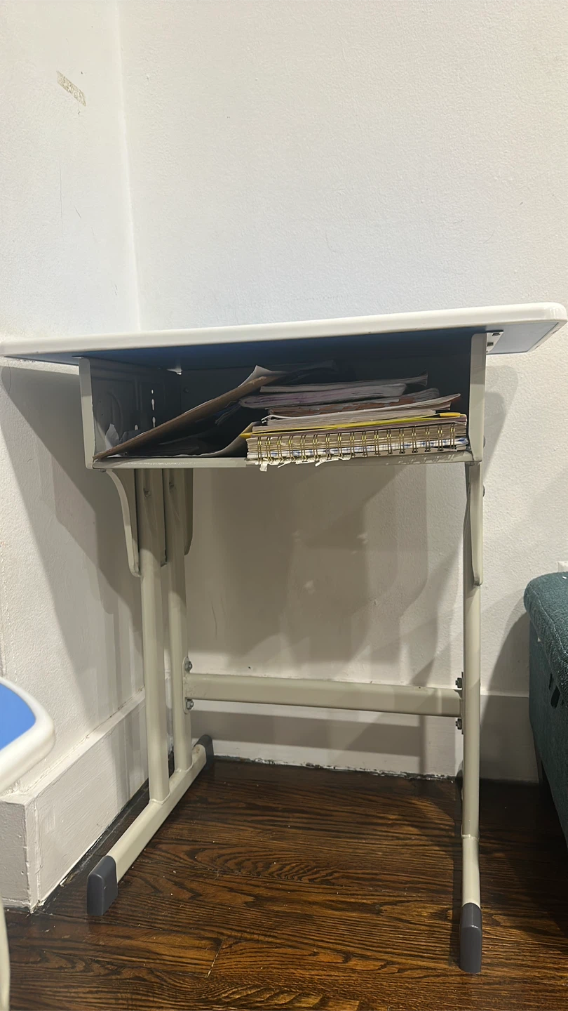 Kids Desk and Chair Set - photo 4
