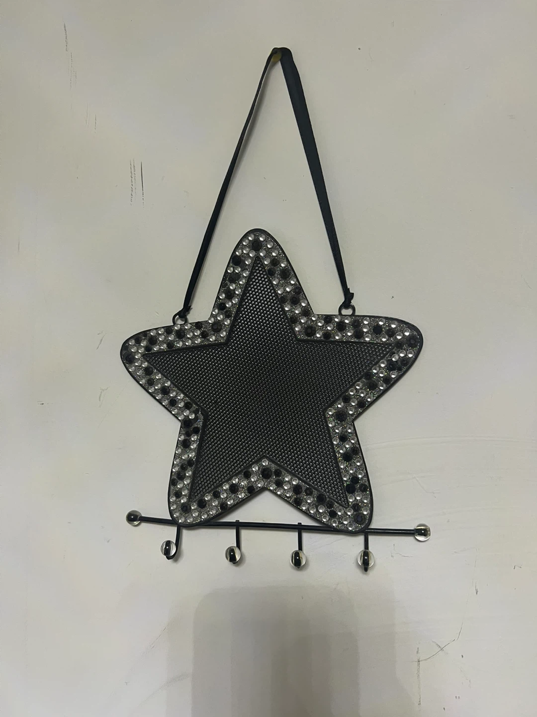 Star-shaped wall hook organizer