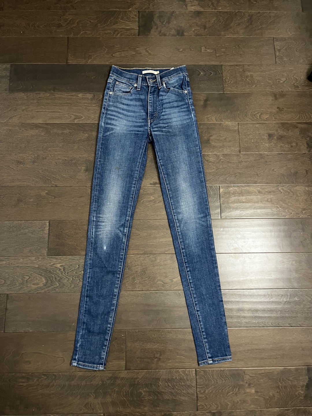 Aritzia Clothing - photo 3