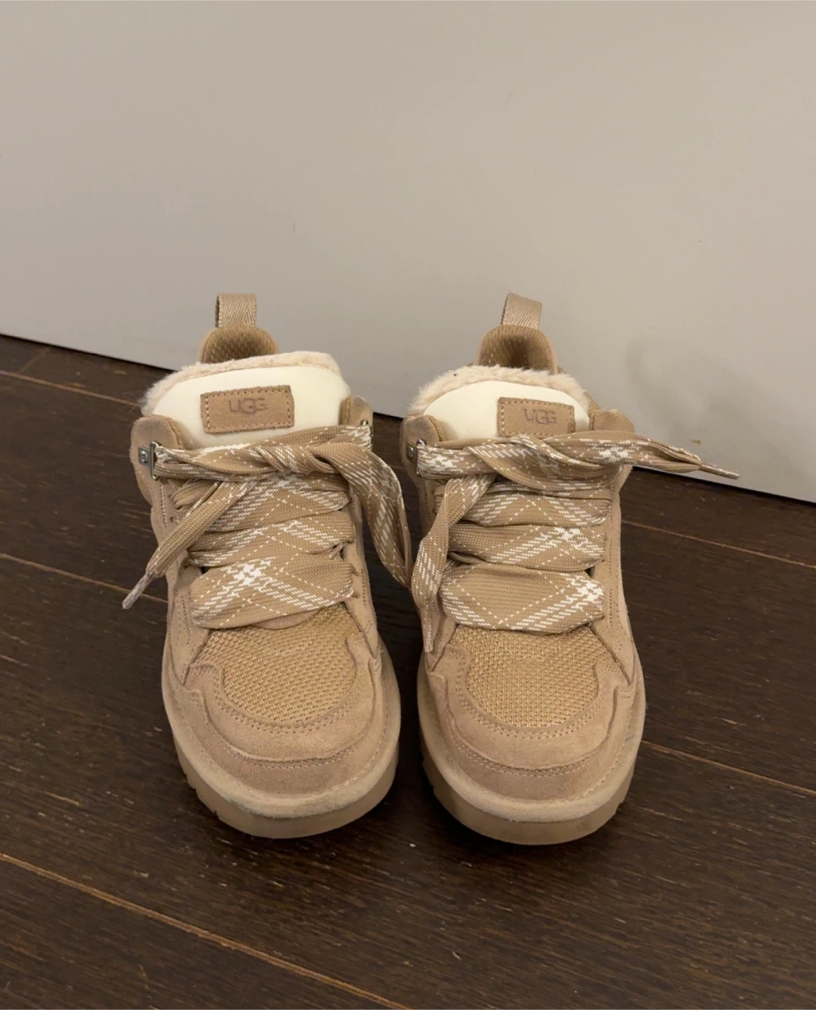 UGG Women’s Lowmel in Sand