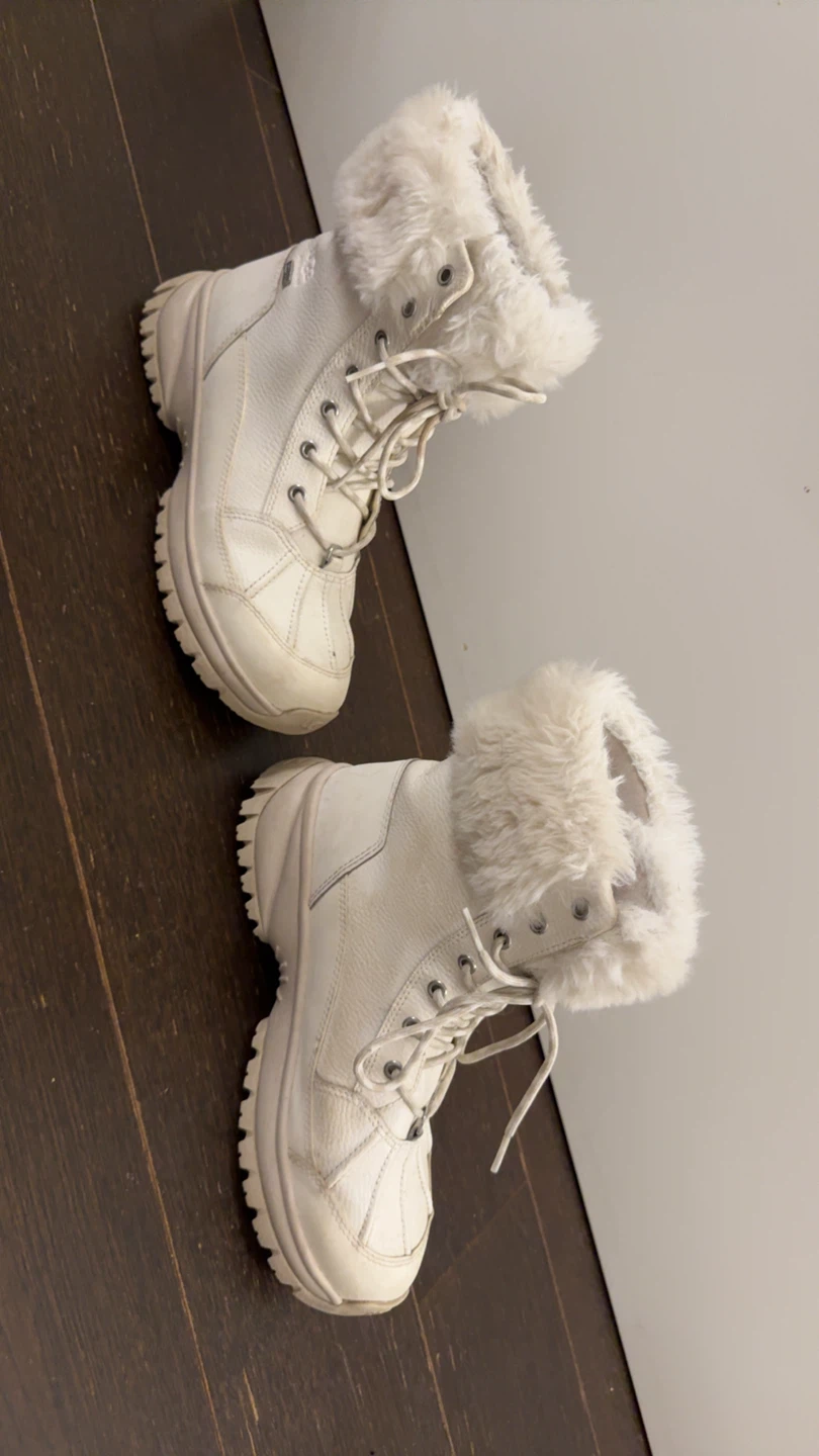 UGG Women’s Yose Fluff Winter Boots - photo 2