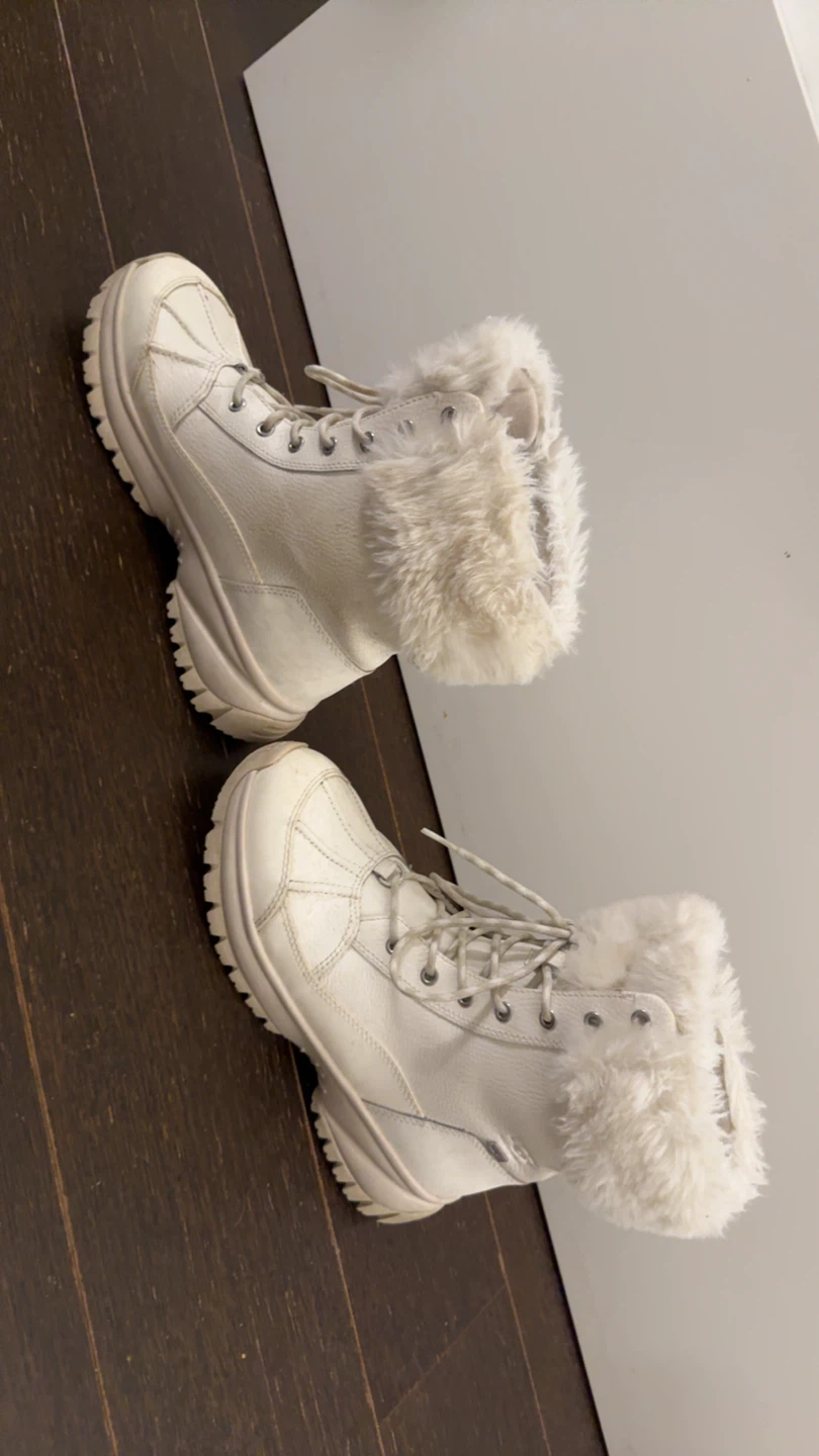 UGG Women’s Yose Fluff Winter Boots - photo 3