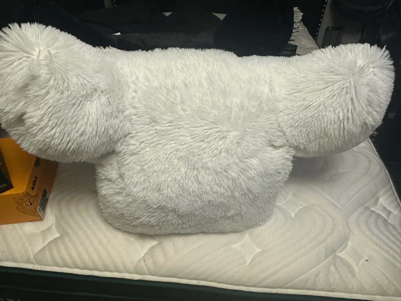 2 large fluffy throw Pillows for decoration/bedding