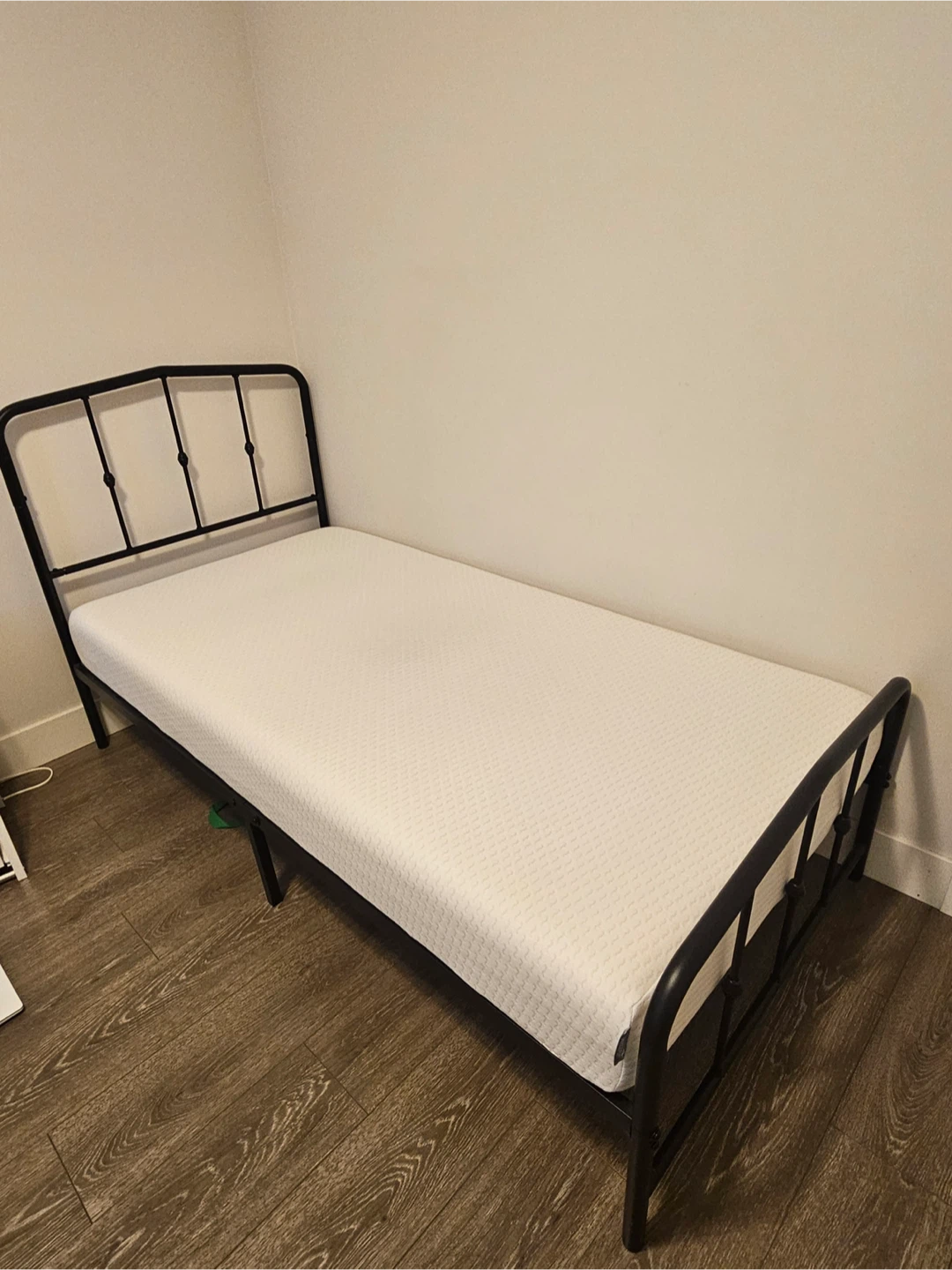 Zinus Heidi Metal Twin Bed Frame