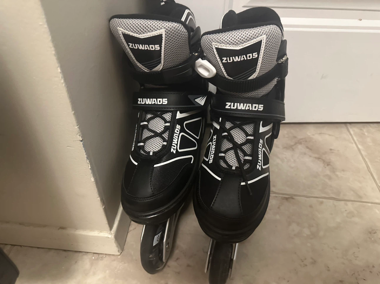 Zuwads Adjustable Inline Skates with rainbow wheels US SIZE 10