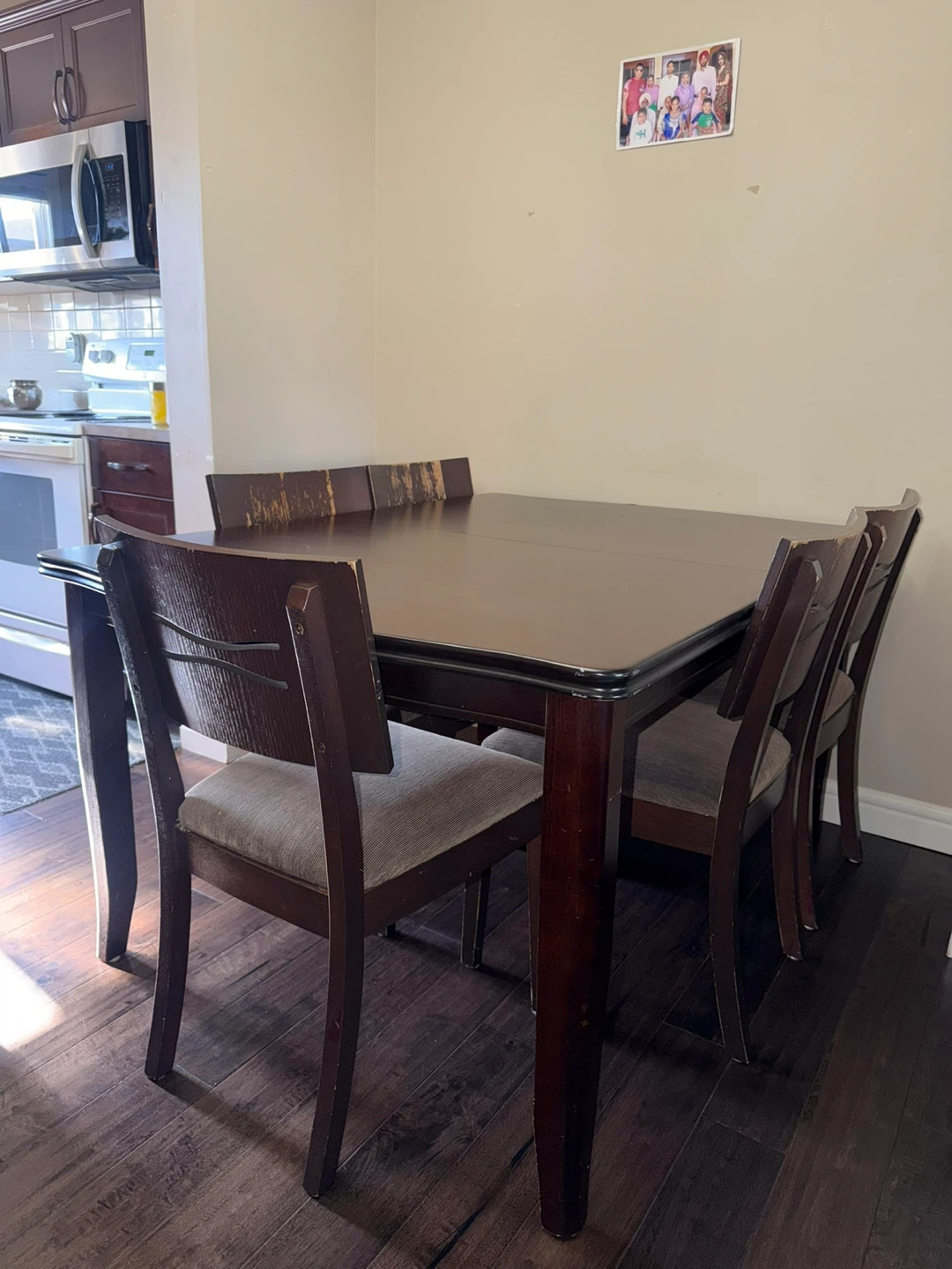 Dark wood dining table with 6 chairs - photo 3