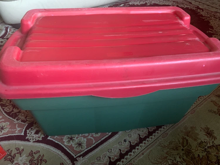 Rubbermaid Storage Bin