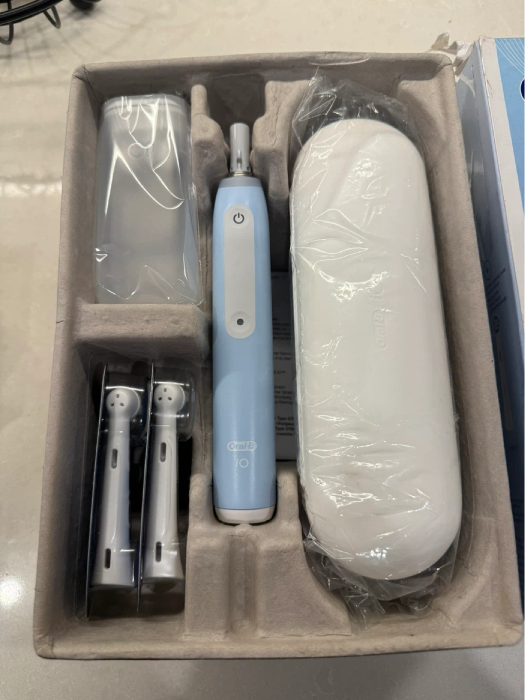 Oral-B iO Series 3 Limited Electric Toothbrush - Icy Blue - photo 5