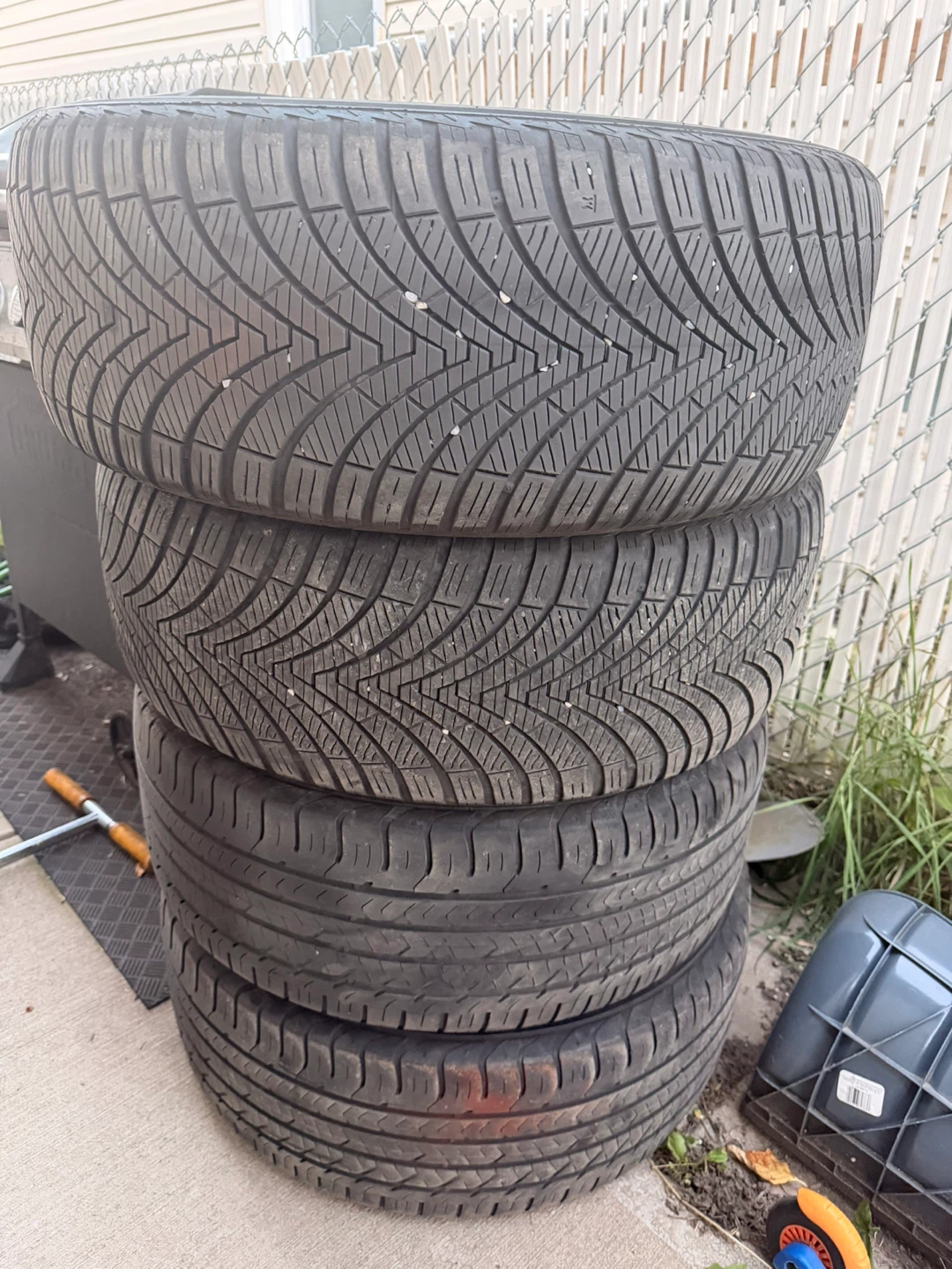 Set of 4 Kumho 255/50 ZR19 4Season Tires - photo 3