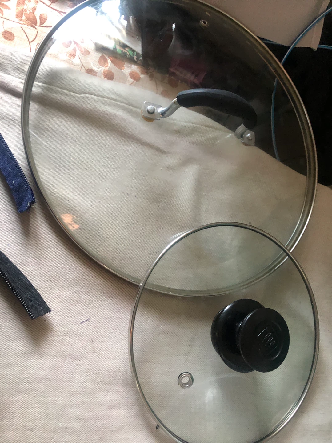 Kitchenware bundle: Lids, pans, and more - photo 3
