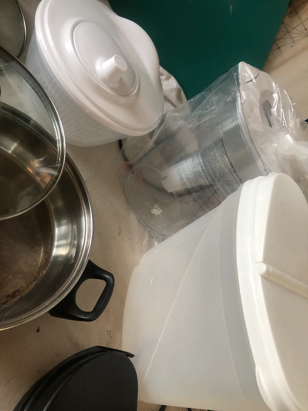 Kitchenware bundle: Lids, pans, and more - photo 5