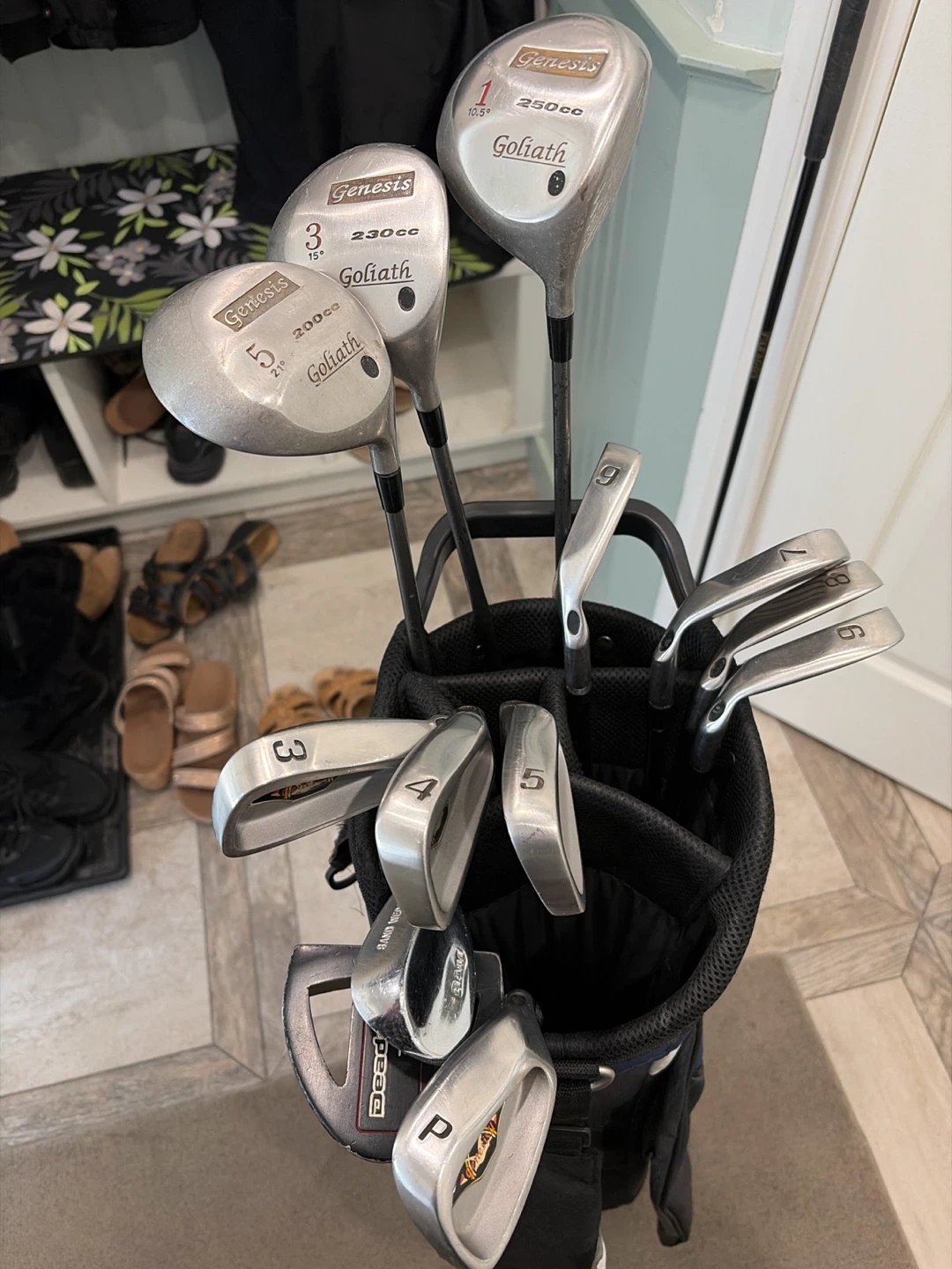 Golf bag and a full set of men’s RH golf clubs