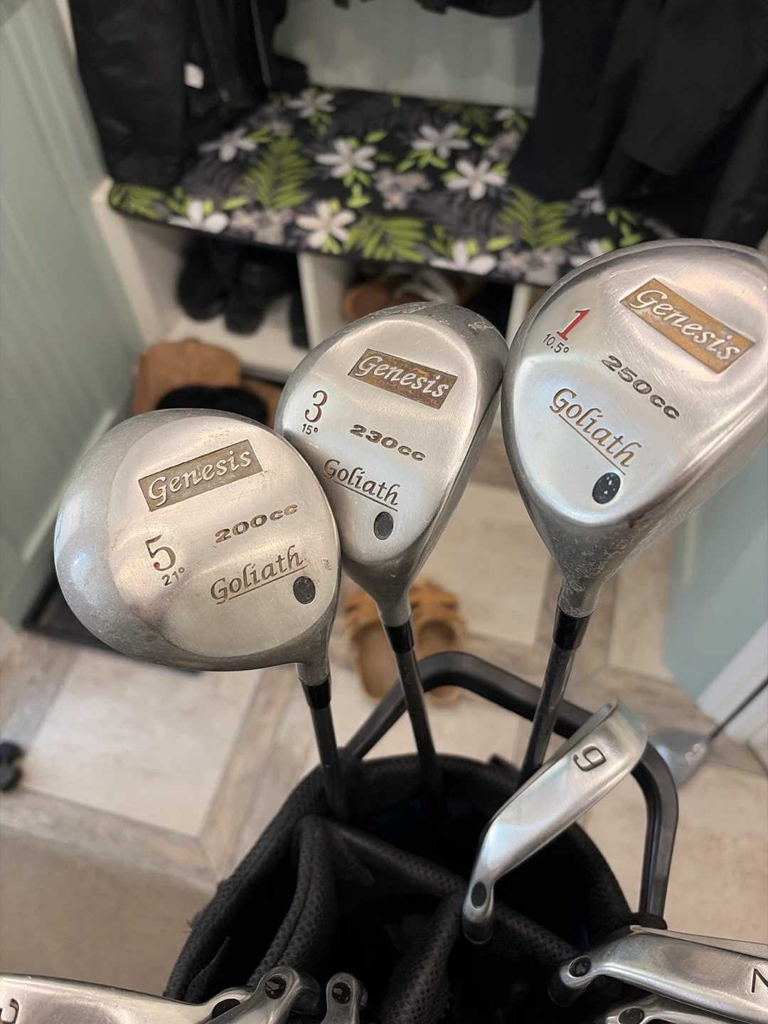 Golf bag and a full set of men’s RH golf clubs - photo 2