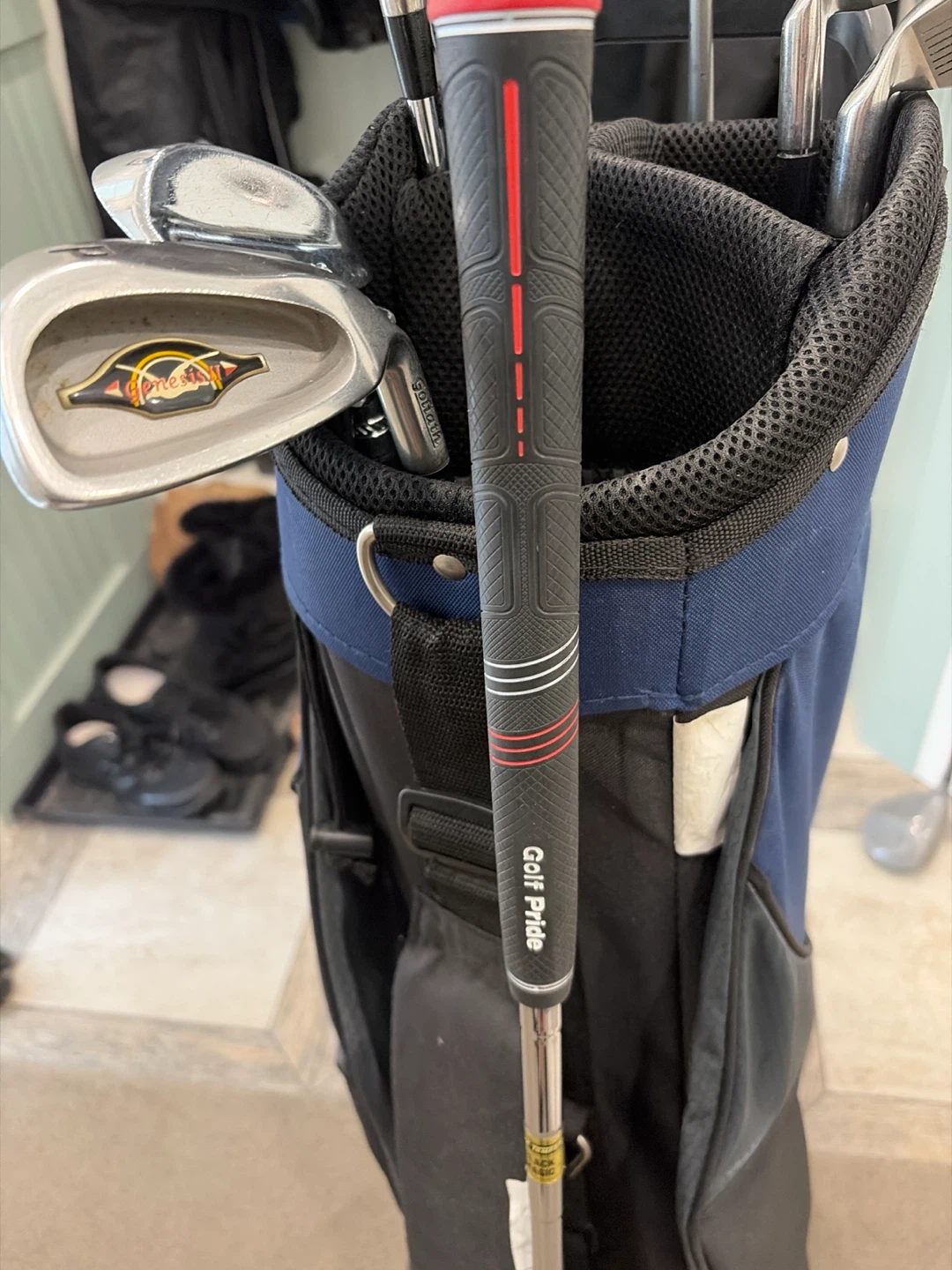 Golf bag and a full set of men’s RH golf clubs - photo 3