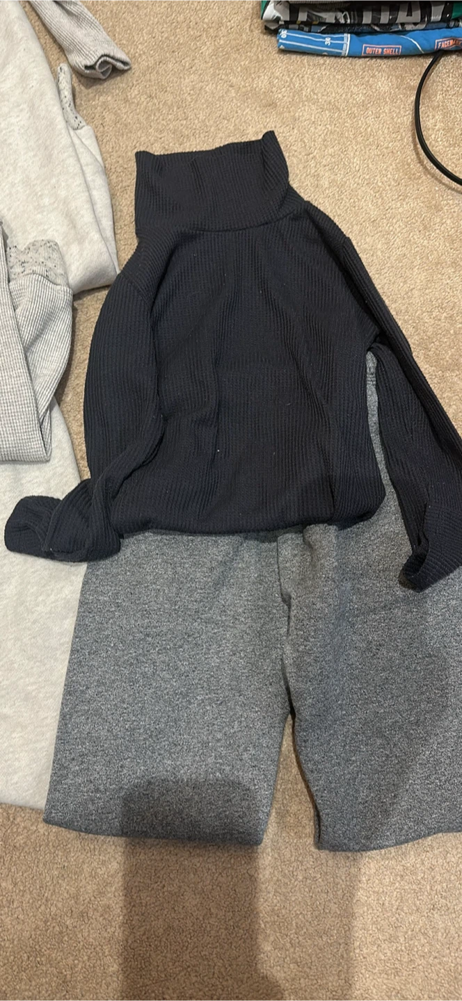 Lot of Kids Mock Neck Tops and Pants - photo 2