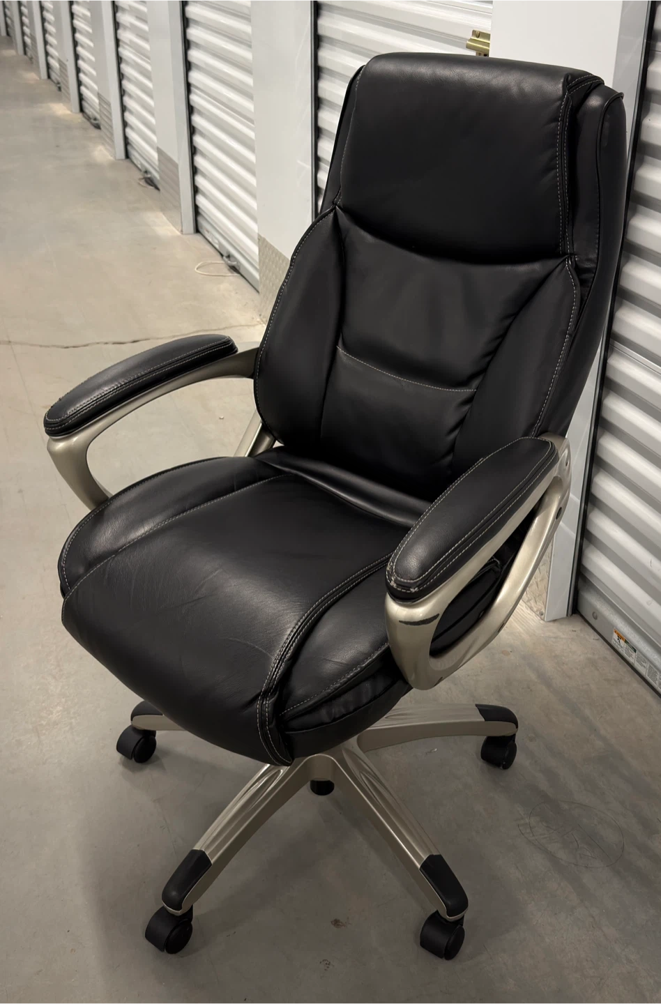 Black High Back Executive Office Chair – Padded & Adjustable