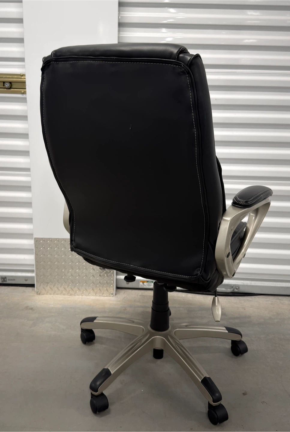 Black High Back Executive Office Chair – Padded & Adjustable - photo 3