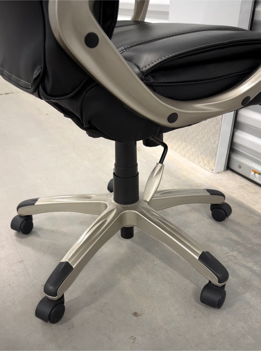 Black High Back Executive Office Chair – Padded & Adjustable - photo 5