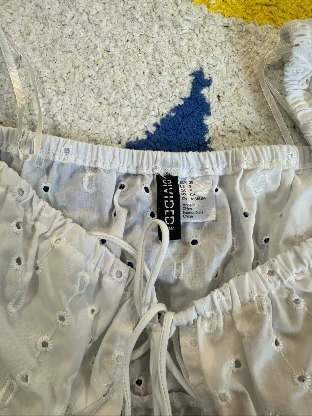 H&M Divided White Eyelet Crop Top - photo 2