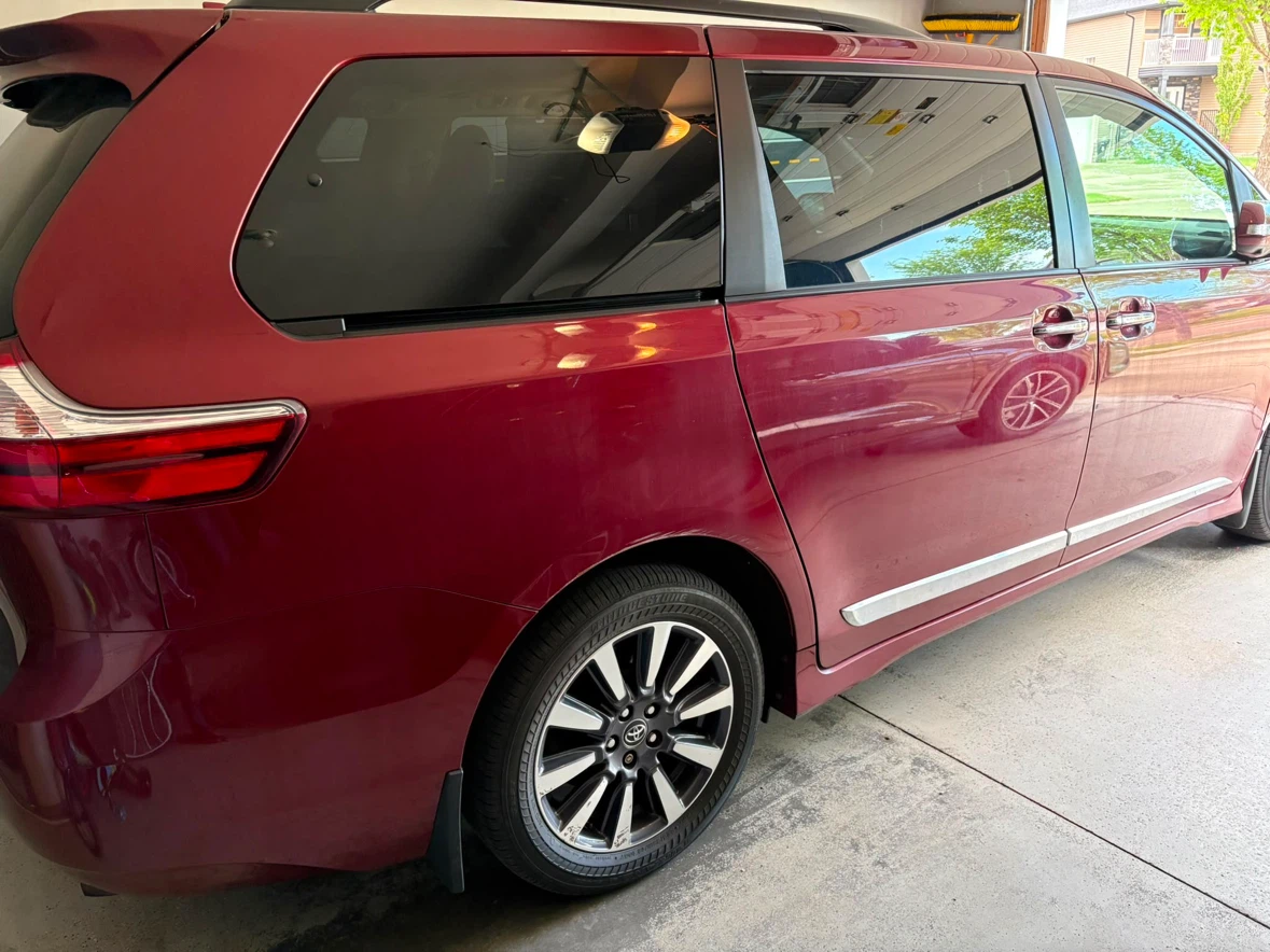 Toyota Sienna Minivan - photo 2